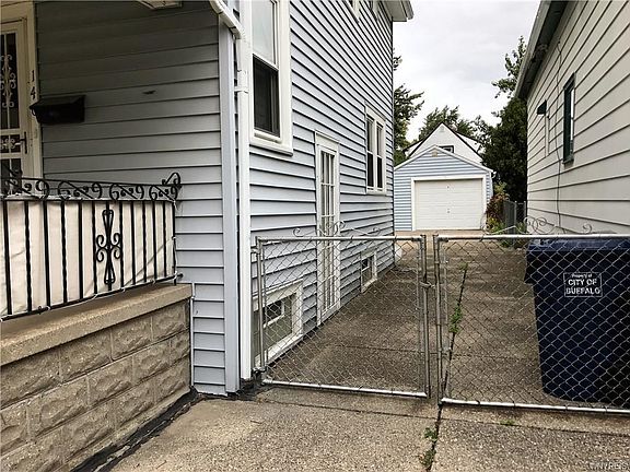 3rd image of 146 Hastings Ave