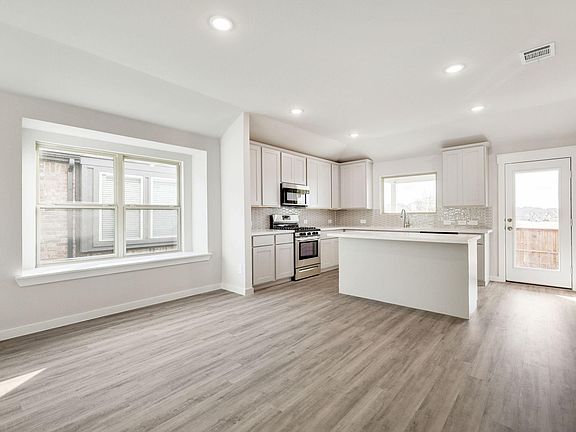 5th image of 2907 Doggett Dr