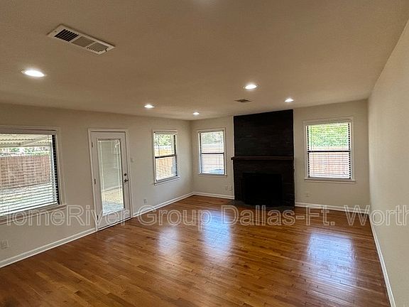 3rd image of 2973 Phyllis Ln