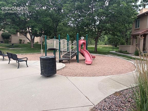 4th image of 1559 Courtyard Hts
