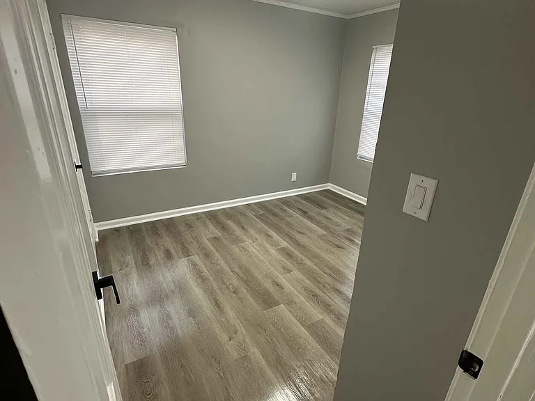 Pine Maple Apartments — Photo 18