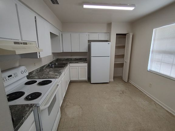 3rd image of 603 Kansas Ave
