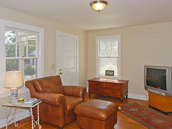 4th image of 738 Homer Ave
