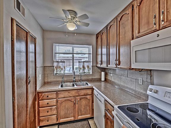 4th image of 10829 N Fairway Ct W