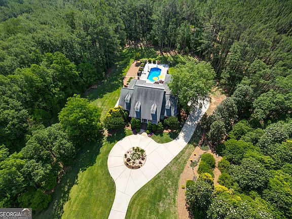 3rd image of 380 Peachbelt Rd