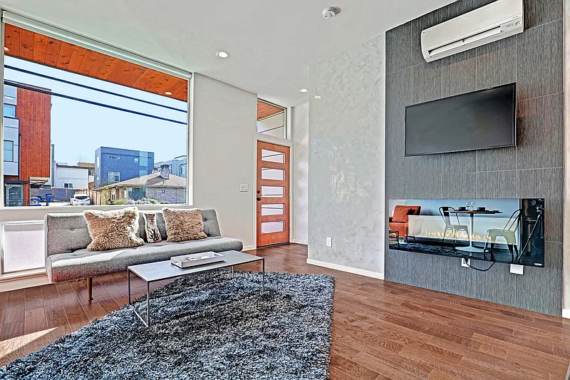 3 bed, 3.0 bath, 1434 sqft, $3,950 — Photo 3