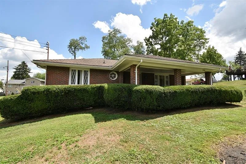 228 Frank St photo 1