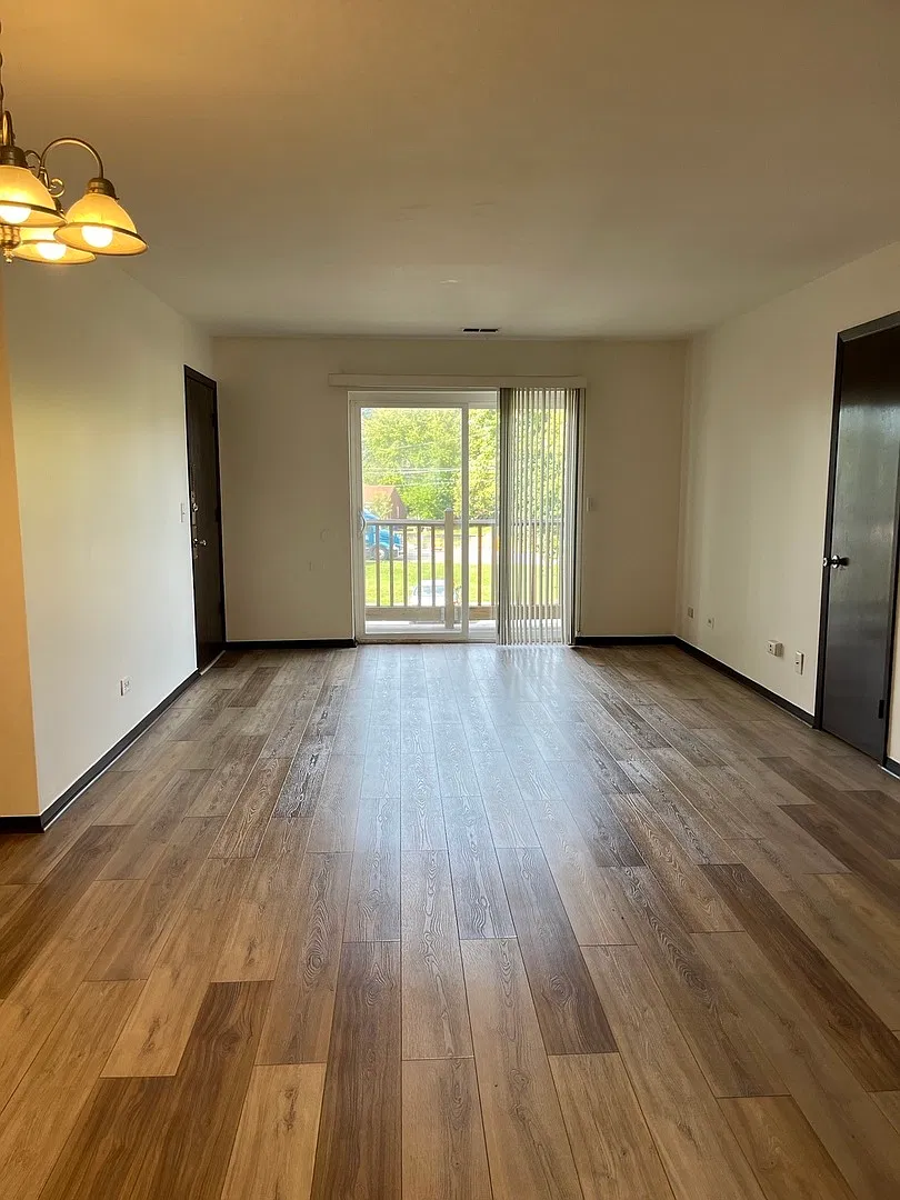 3 bed, 950 sqft, $2,150 — Photo 2