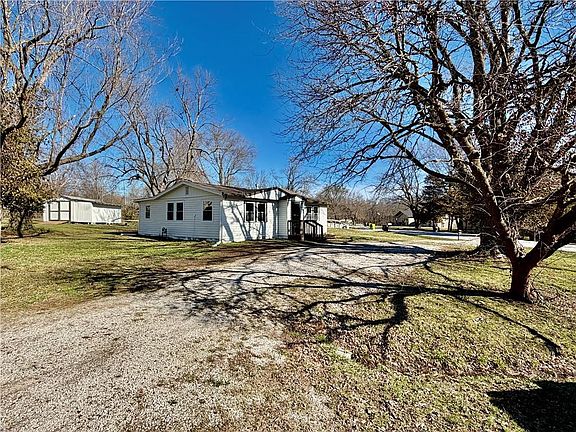 2nd image of 16014 Valentine Ave