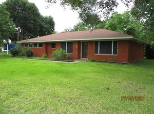 101 Lostrocco St, Angleton, TX 77515