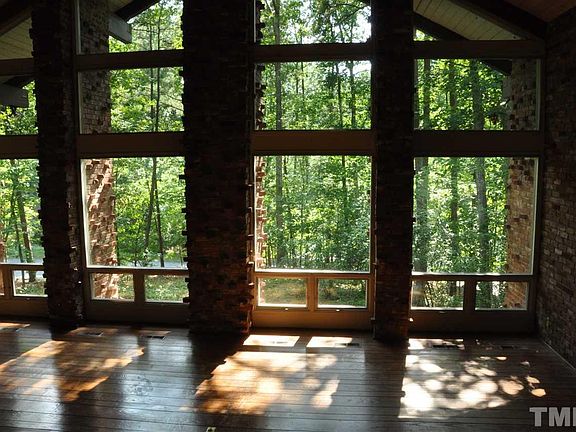 4th image of 520 Lakeshore Ln