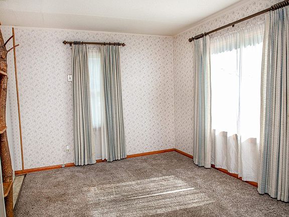 2nd image of 1138 Lake Ave