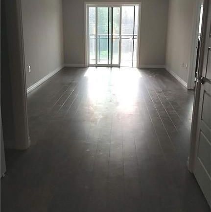 5th image of 35 Kingsbury Sq #310