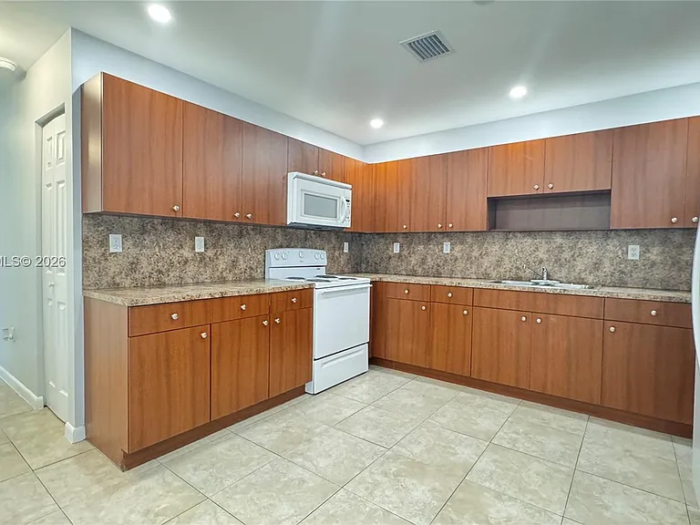 1451 NW 51st Ter #1451 — Photo 4