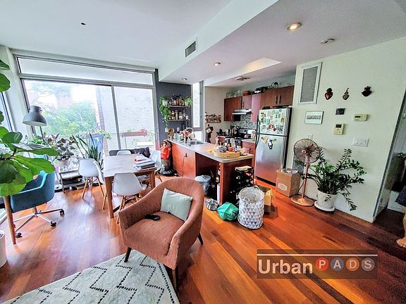 2nd image of 377 Franklin Ave APT 3A