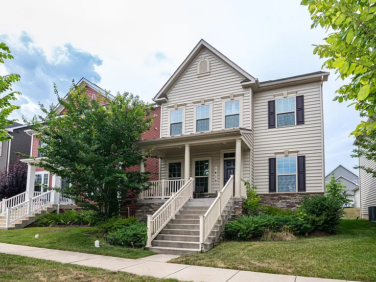 1415 Village Green Way — Photo 2