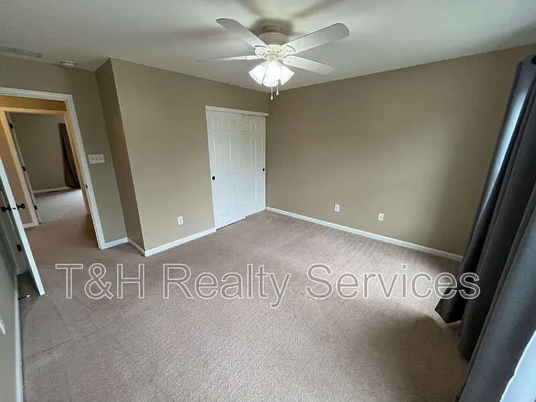 11451 Sutton Place Dr E — Photo 13