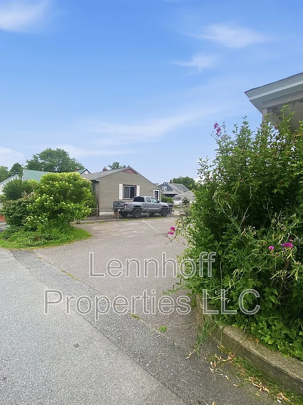3 bed, 1.5 bath, $2,500 — Photo 3