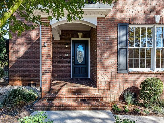 5th image of 21410 Pinecrest Pl