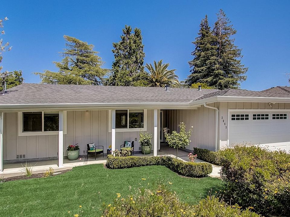 2nd image of 2043 Santa Cruz Ave