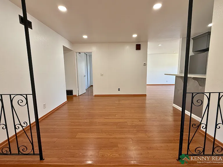 2504 Tipperary Ave — Photo 11