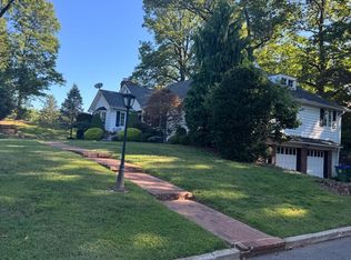 22 Edgewood Rd, Edison, NJ 08820