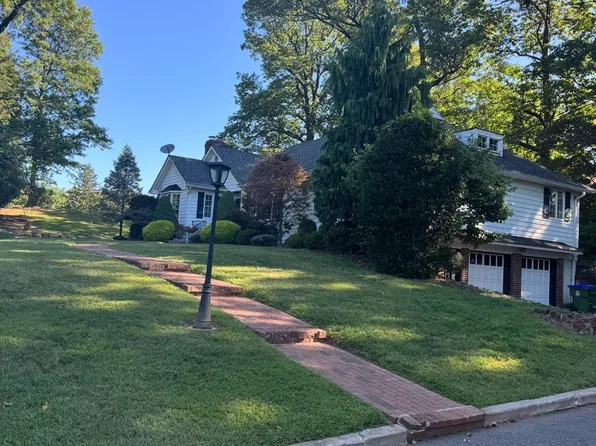 22 Edgewood Rd, Edison, NJ 08820