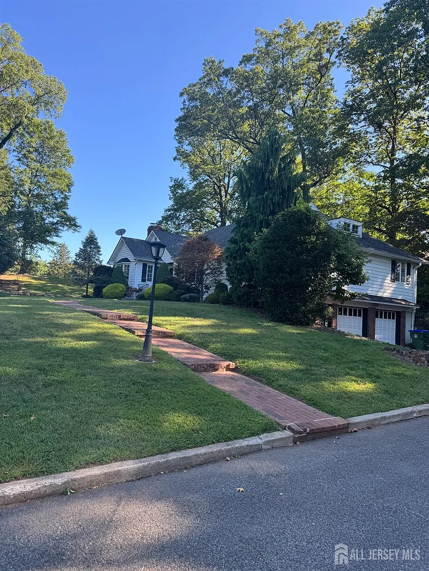 22 Edgewood Rd photo 1