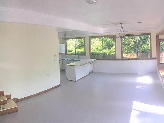 4th image of 116 Churchill Dr