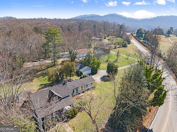 4th image of 111 Skitts Mountain Rd