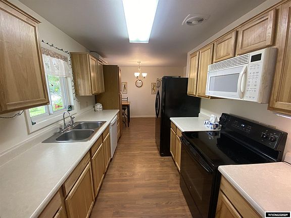 4th image of 939 Moose Dr