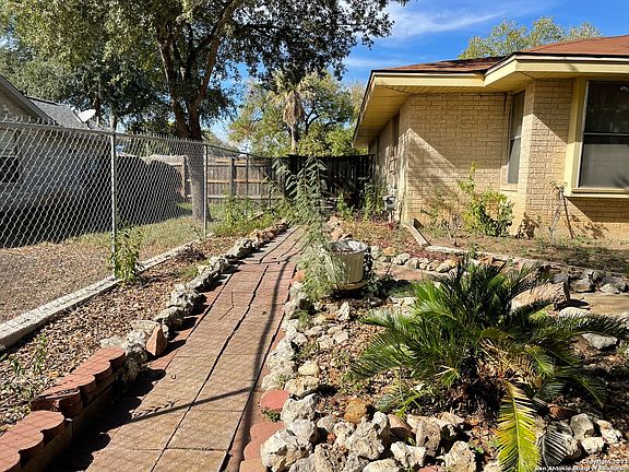 2nd image of 5614 Castle Glade Dr
