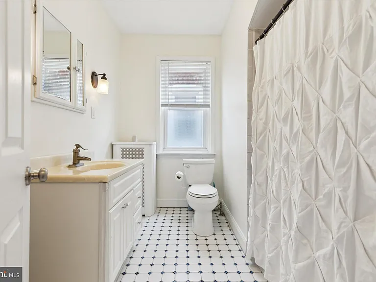 460 Martin St — Photo 9