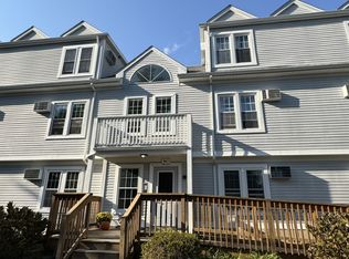 82 Sunset St APT 72, Waterford, CT 06385