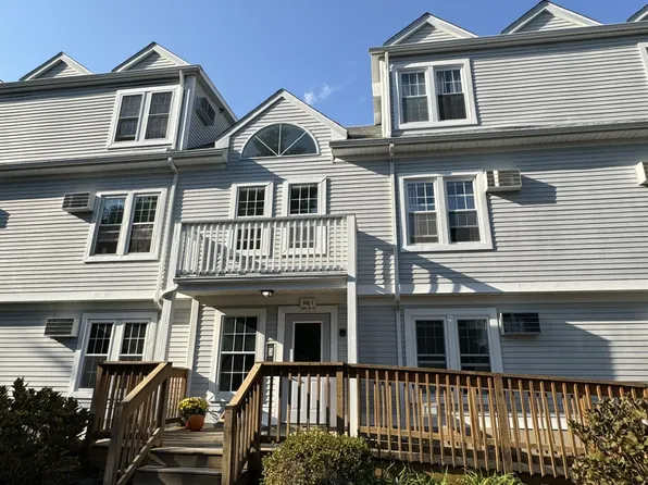 82 Sunset Street APT 72, Waterford, CT 06385