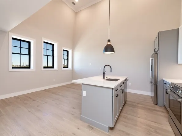 4 Eight Franklin St #402, Allston, MA 02134