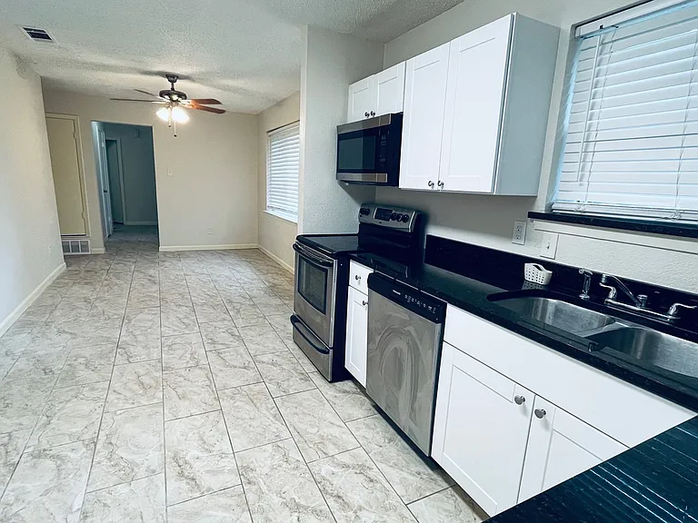 9104 Woodshore Dr — Photo 3