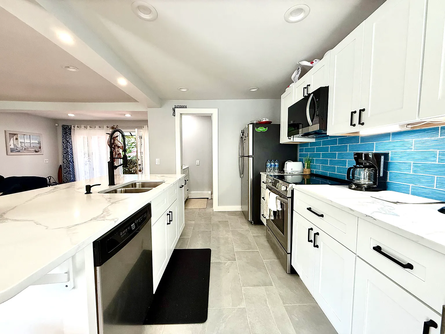 3 bed, 1.5 bath, 1108 sqft, $3,200 — Photo 3