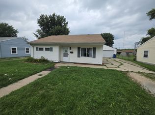 2102 Chestnut Ave, Sterling, IL 61081