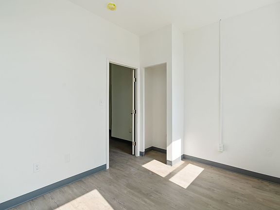 5th image of 1115 6th Ave APT 206