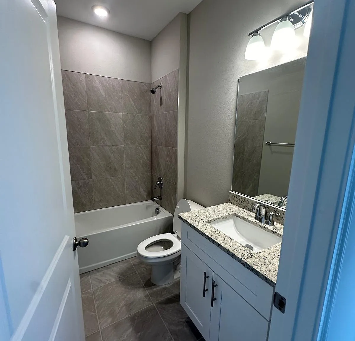 4 bed, 1660 sqft, $2,500 — Photo 4