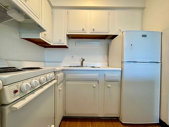 5th image of 4020 Lindell Blvd APT 204