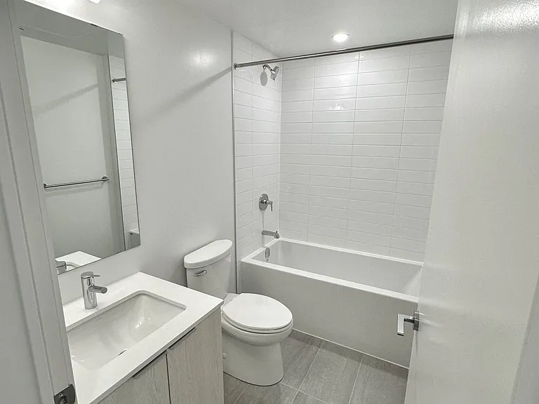 357 King St W #2306 — Photo 7