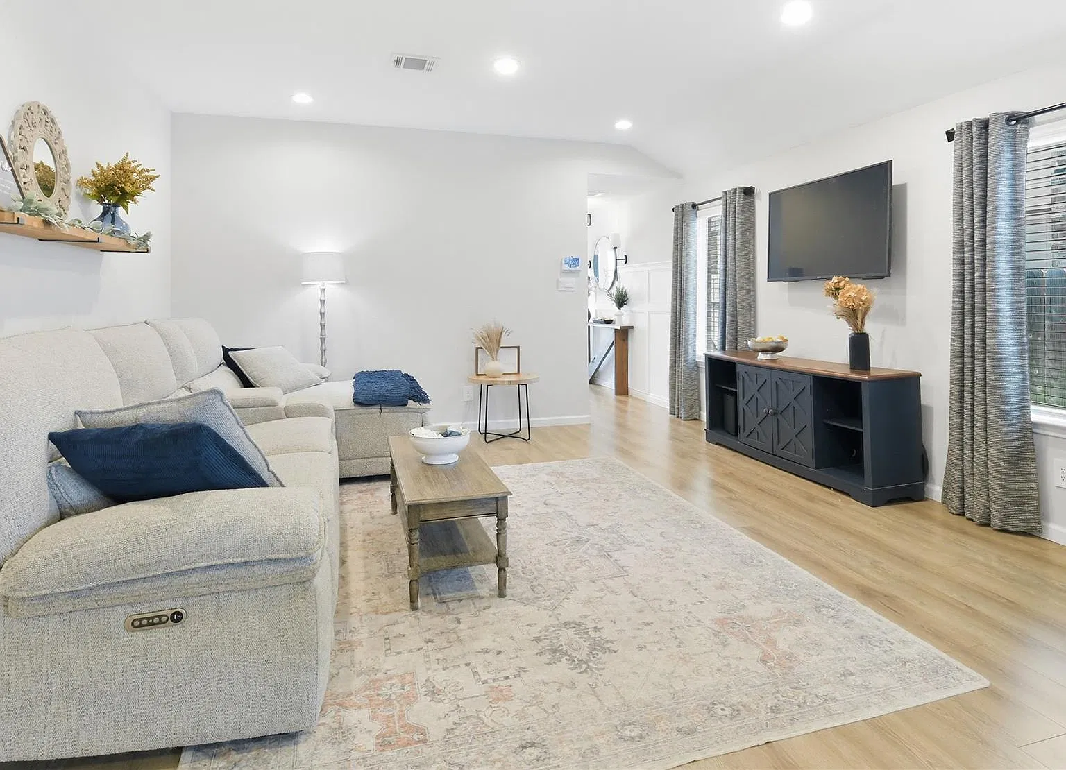 3 bed, 2.0 bath, 1585 sqft, $1,745 — Photo 4