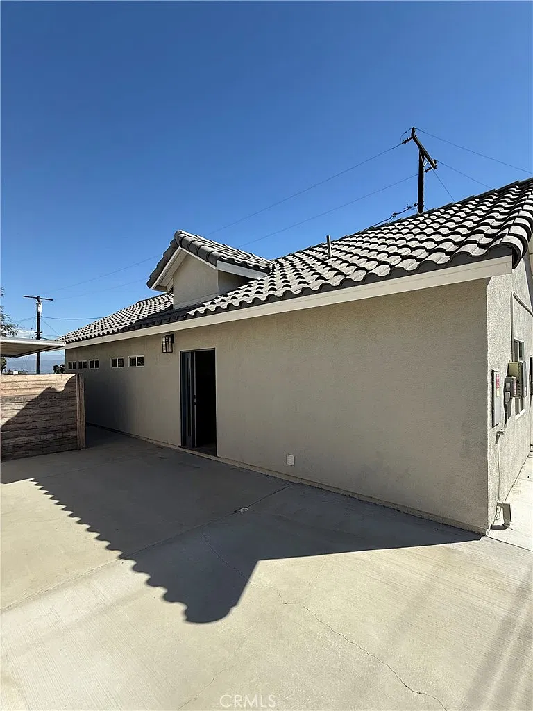 2 bed, 850 sqft, $2,600 — Photo 2