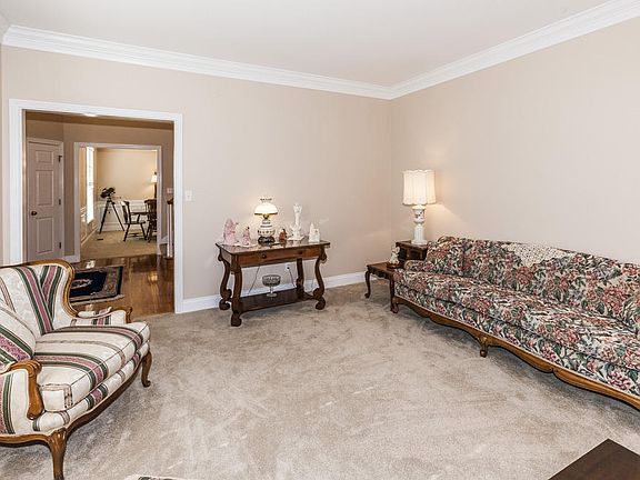 4th image of 1215 Gettysvue Way