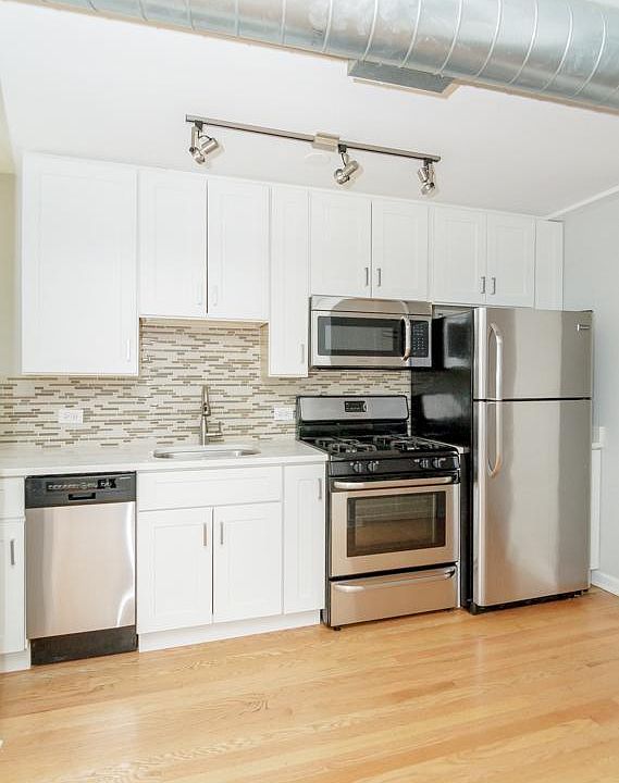 1st image of 2539 W Leland Ave #A1
