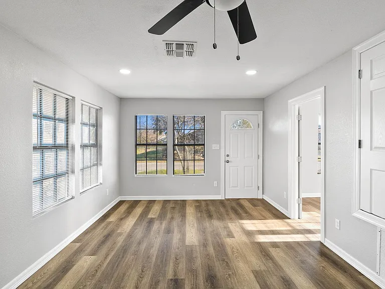 3127 Magnolia St — Photo 5