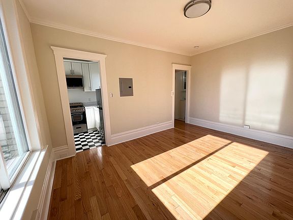 3rd image of 711 Leavenworth St APT 42