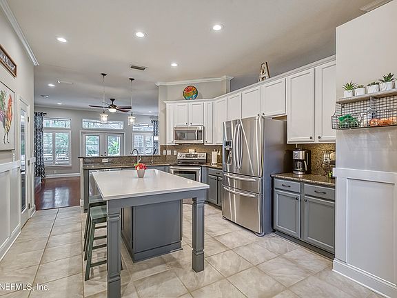 4th image of 301 N Parke View Dr